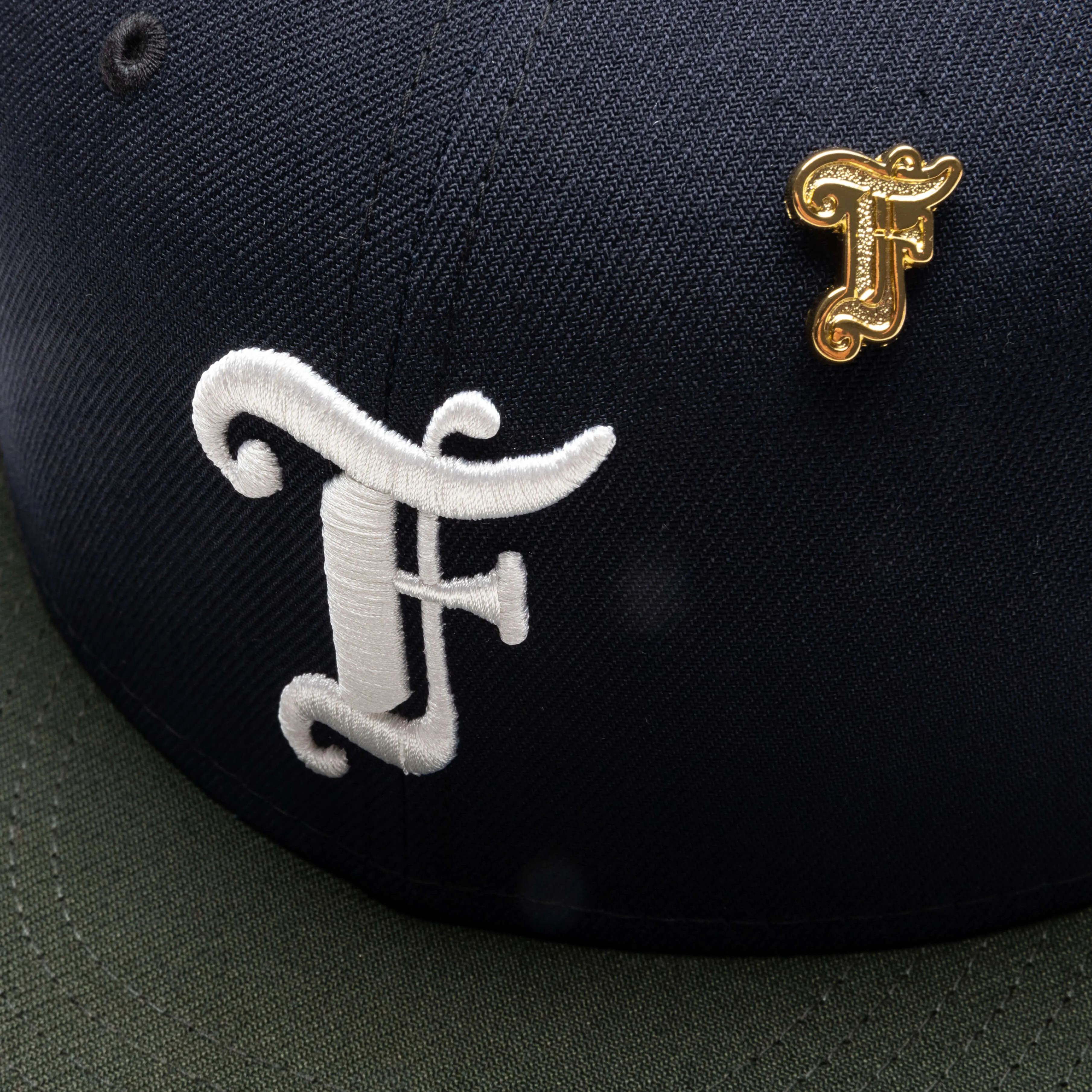 Feature x New Era Old English F Snapback - Navy/Seaweed