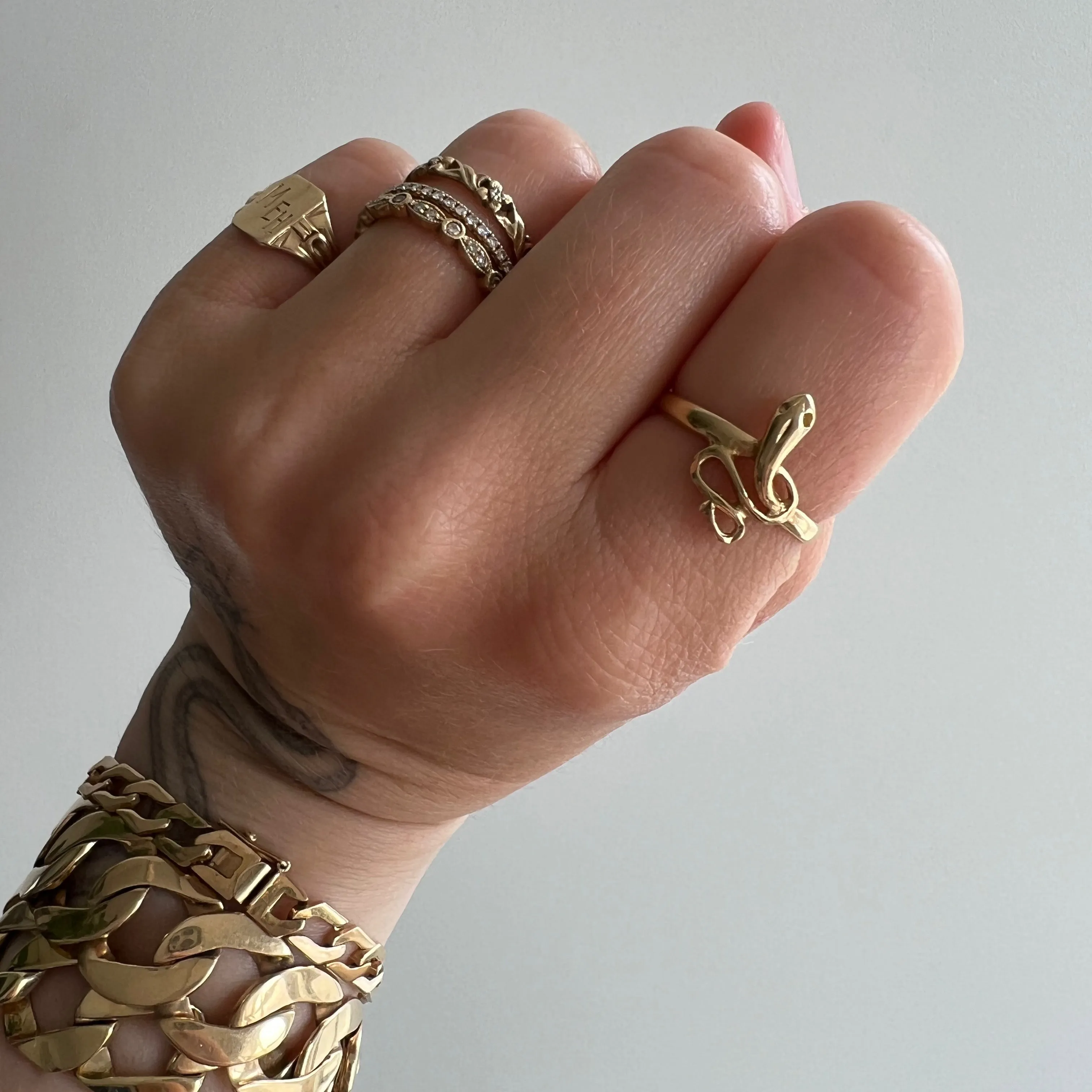 V I N T A G E // knotted embrace / 14k yellow gold snake ring / size 6