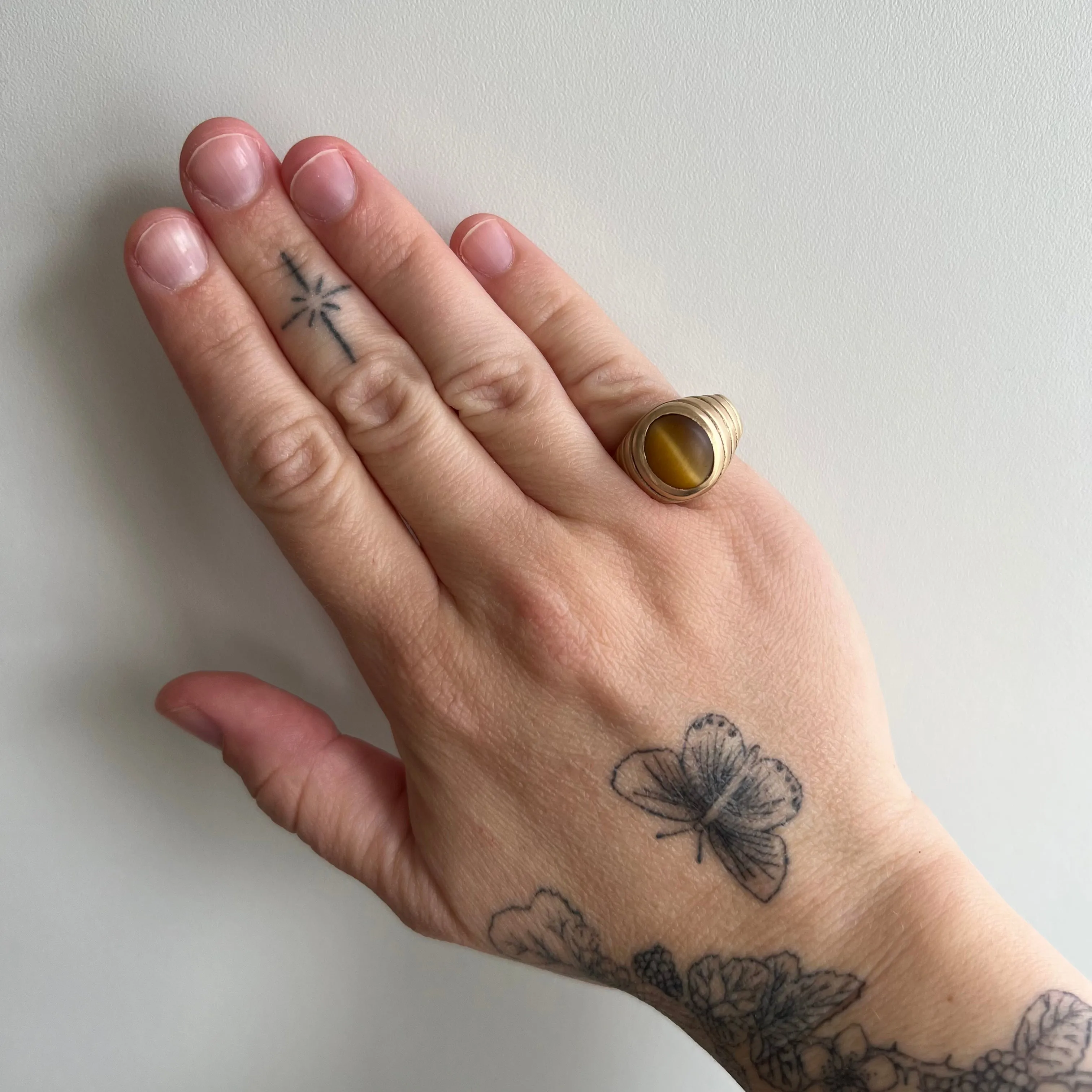 V I N T A G E // shimmery coffee bean / 10k yellow gold and tigers eye signet dome ring / size 7